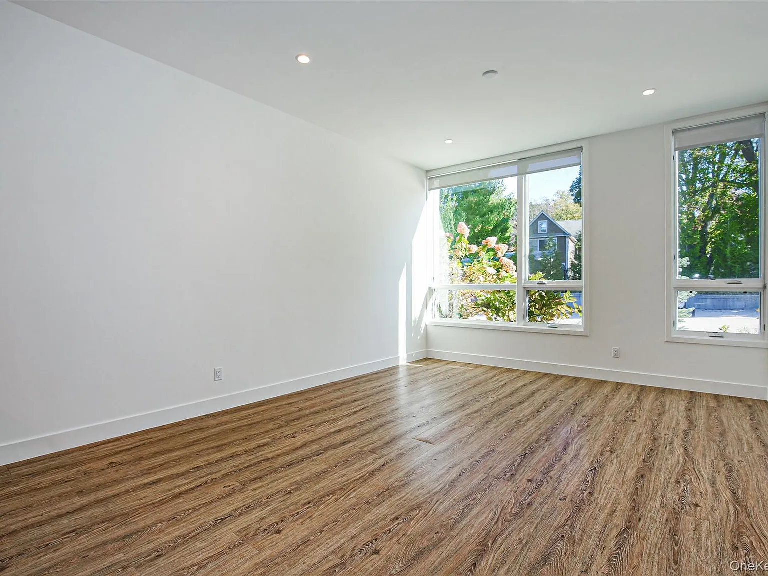 2 bed, 2.0 bath, 948 sqft, $5,100 — Photo 4
