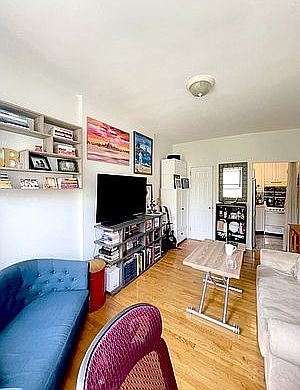 3rd image of 168 W 77th St #3R