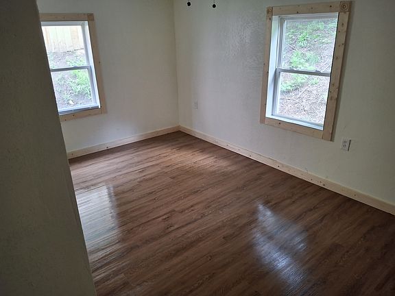 5th image of 83 Glenview Ave