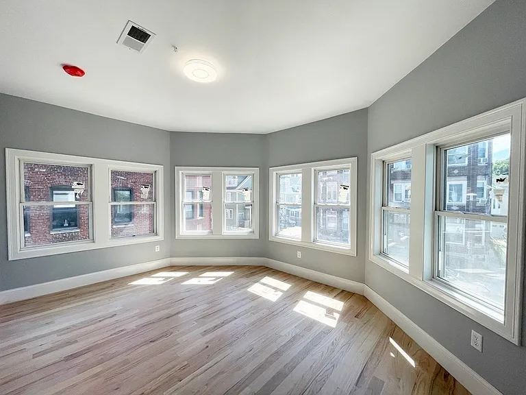 7 Waumbeck St #3 — Photo 10