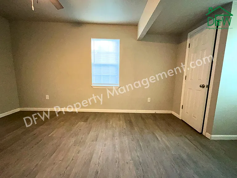 1808 NW Taft Ave — Photo 11