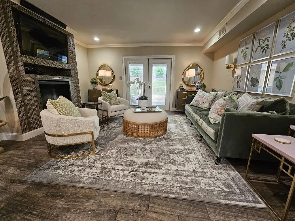 2 bed, 1.0 bath, 1152 sqft, $1,900 — Photo 1