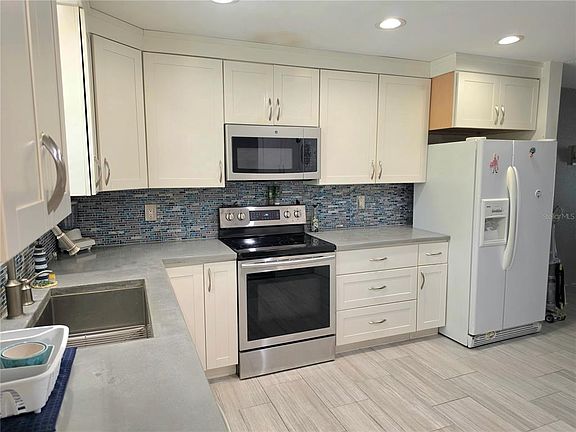 3rd image of 6777 Winkler Rd APT A236