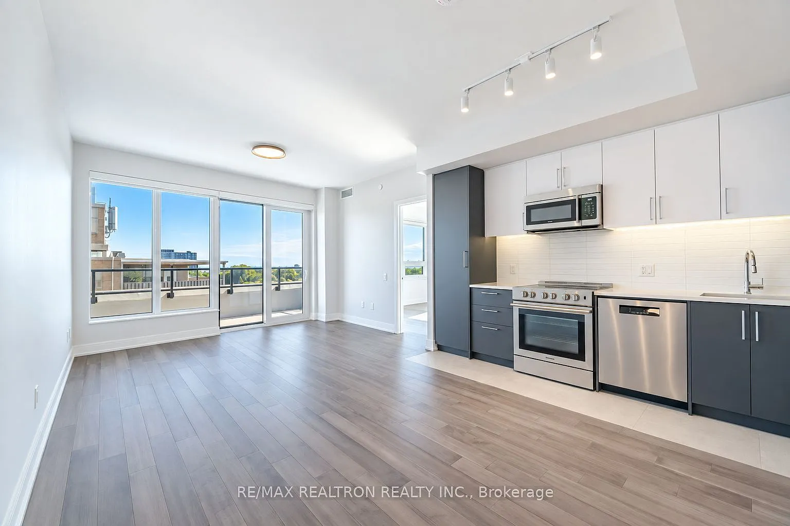 2 bed, $3,124 — Photo 1