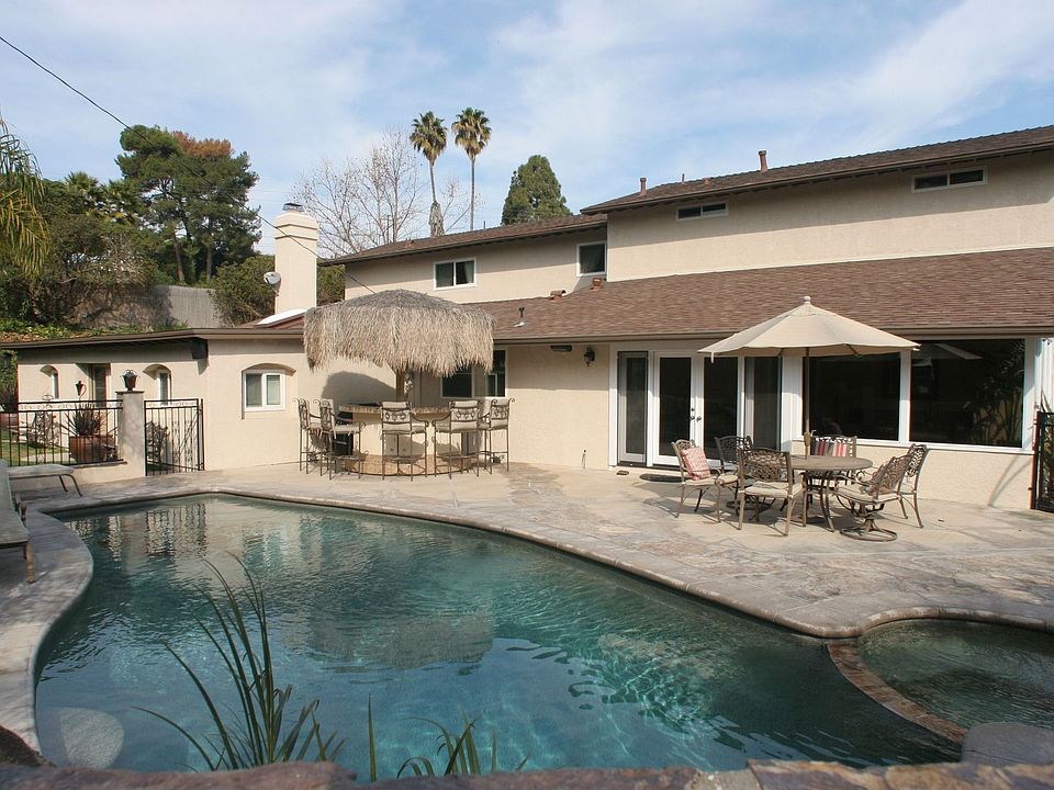1st image of 4926 Rockbluff Dr