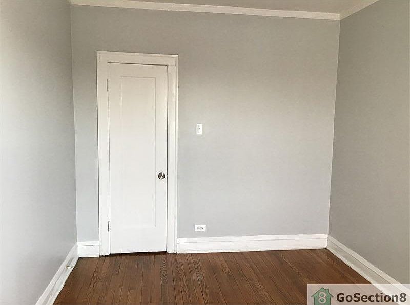 2nd image of 7944 S Champlain Ave APT 3W