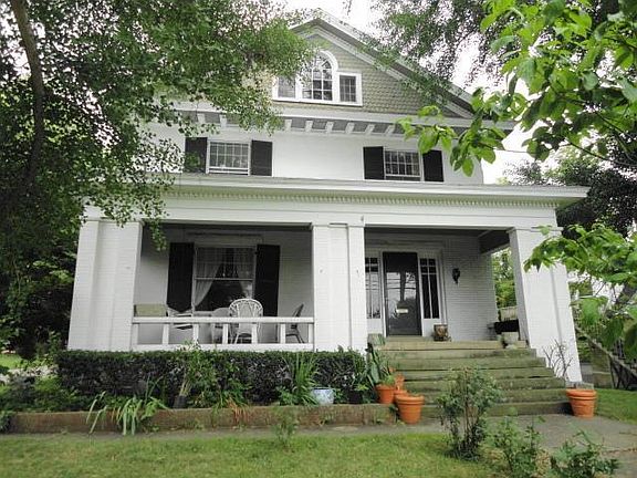 3rd image of 305 W Main St
