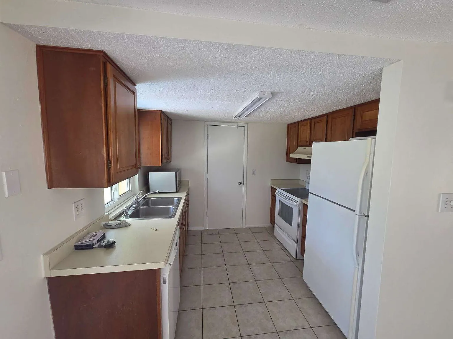 2 bed, 2.0 bath, 982 sqft, $1,600 — Photo 4