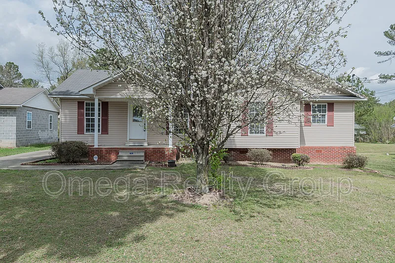 3 bed, 2.0 bath, 1898 sqft, $1,200 — Photo 2