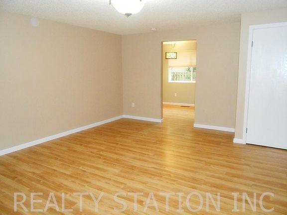 2nd image of 2403 NE Breezewood Ln