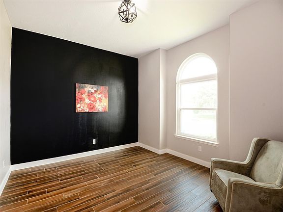 5th image of 6406 Hillock Ln