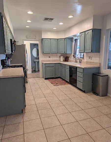 1117 E Maryland Ave — Photo 11