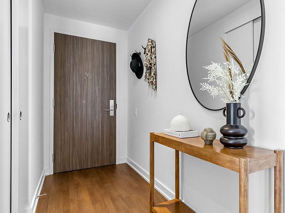 2nd image of 185 Roehampton Ave #1210