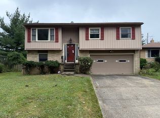 14140 Mustang Dr, Maple Heights, OH 44137