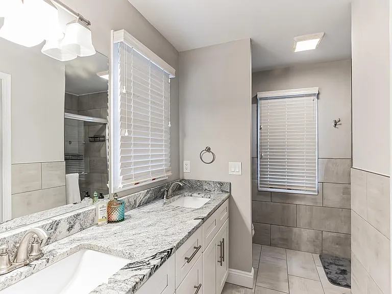 8128 Chester Pkwy — Photo 6