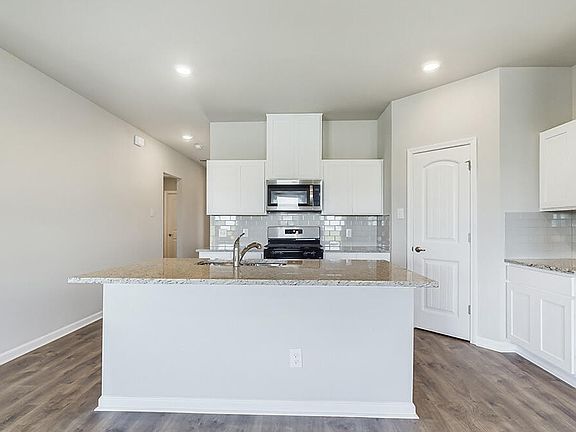 3rd image of 165 Reid Dr