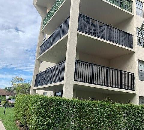 3rd image of 6190 Woodlands Boulevard #201
