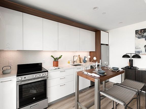 2nd image of 228 E 135th St #1530S
