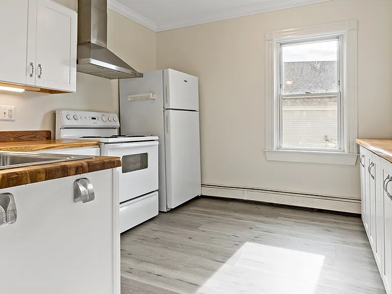75 Washington St #2 — Photo 4