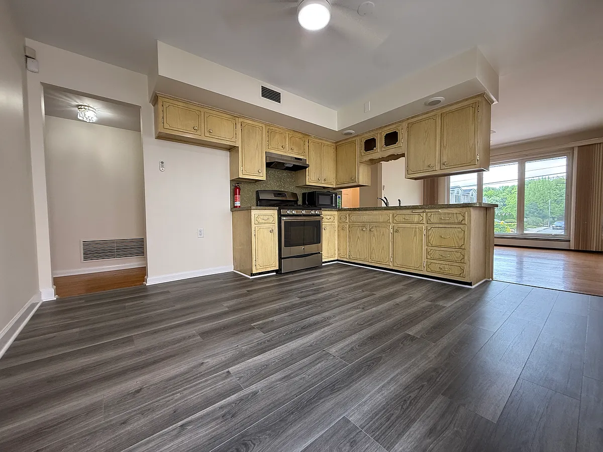 Building Photo - 250 Maple St #1