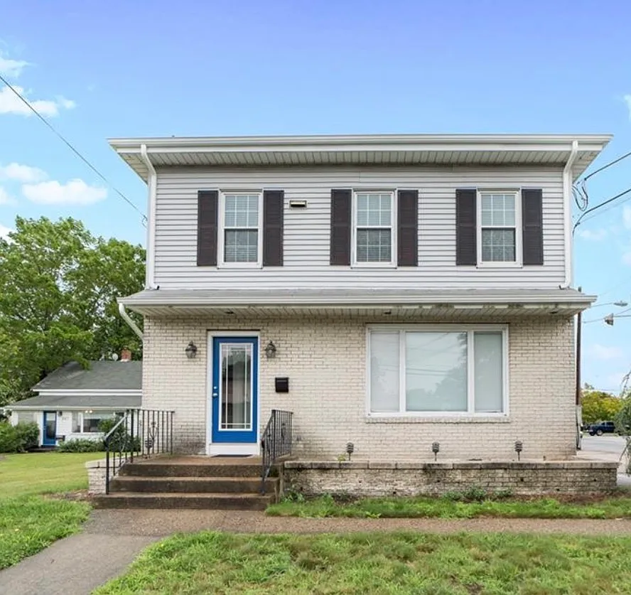 2 bed, 700 sqft, $3,000 — Photo 1