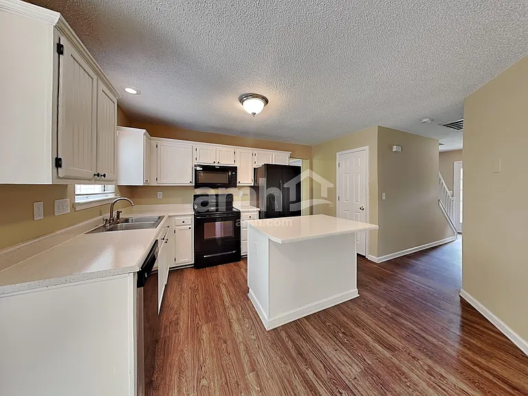 12719 Diamond Dr — Photo 3