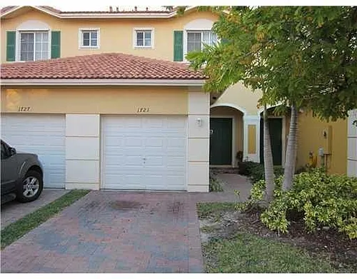 1721 SW 81st Ter Photo 1