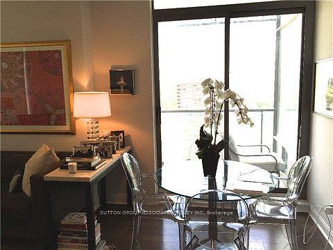 4th image of 18 Yorkville Ave #2107