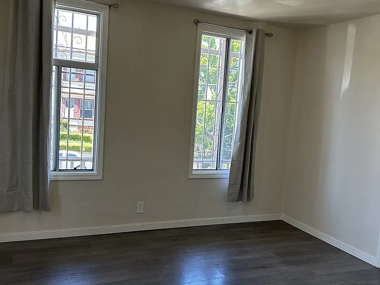 1718 5th Ave #1 — Photo 2