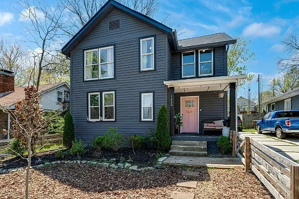 1422 Benjamin St — Photo 1