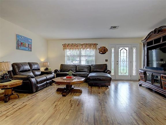 2nd image of 10834 Dorothy Ln