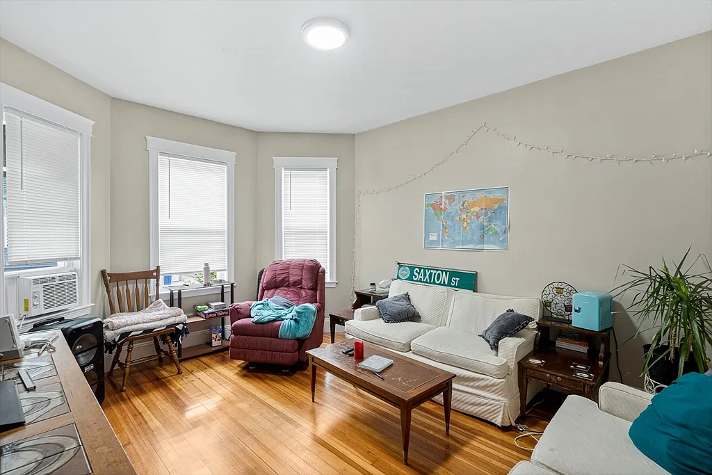 4 bed, 1.5 bath, 1200 sqft, $4,200 — Photo 4