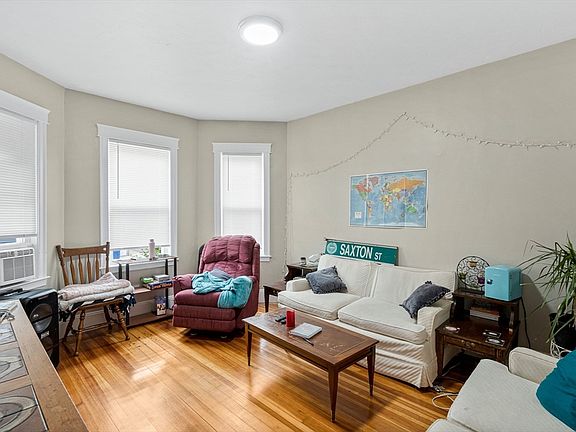 4th image of 79 Saxton St #2