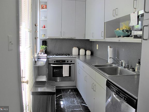 5th image of 219 S Saint Asaph St APT 1