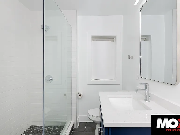 1213 W Erie St #1F — Photo 8