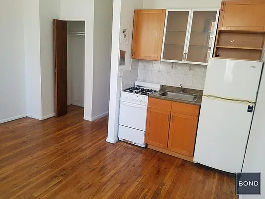 Rented by Bond New York | media 13