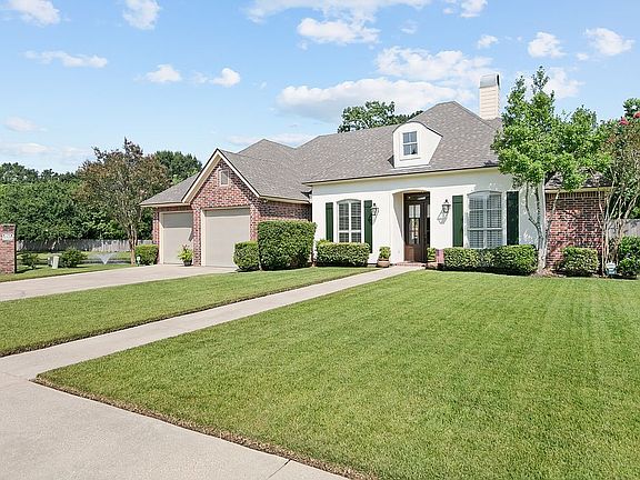 2nd image of 300 Sandhurst Dr