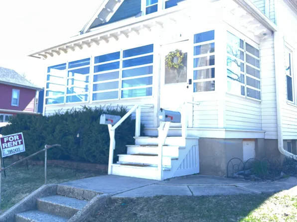213 Cross St #B, Oconomowoc, WI 53066
