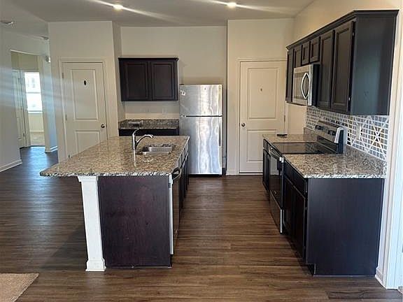 3rd image of 1064 Coldwater Dr