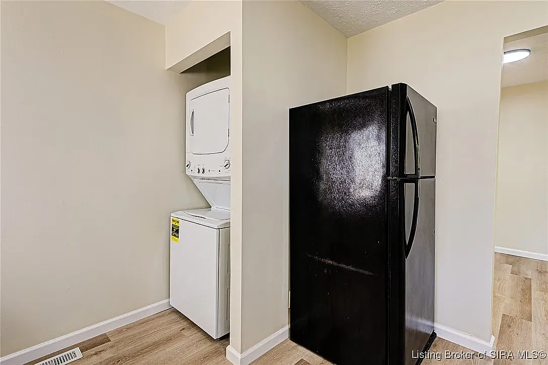 3 bed, 988 sqft, $1,450 — Photo 2