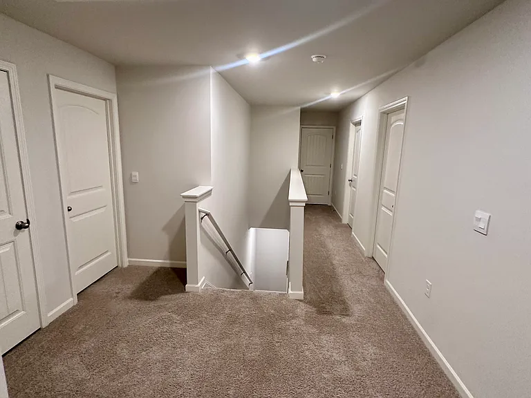 19 Manor Way — Photo 34