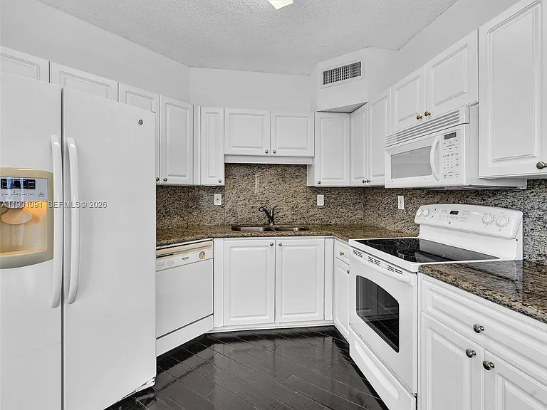 6422 Collins Ave #701 — Photo 39