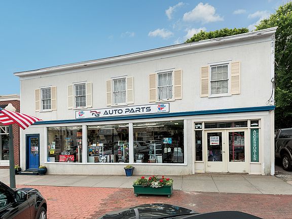 2nd image of 26 Hill St