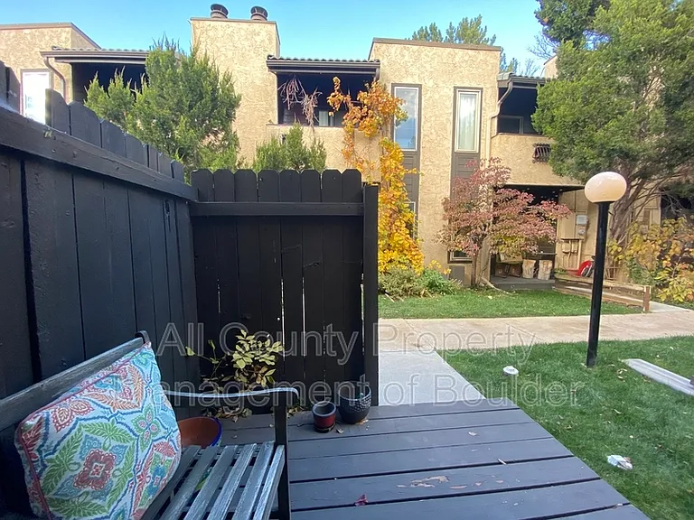 2982 Shady Holw W — Photo 11