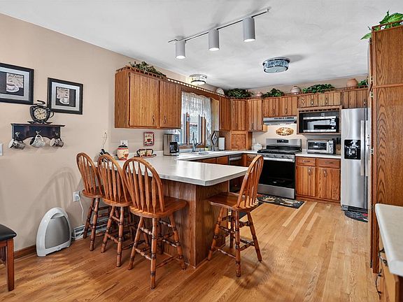 3rd image of 714 Willow Run Street