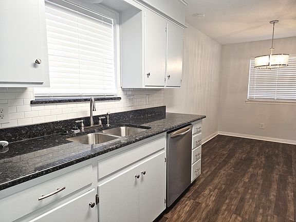 4th image of 2301 Bowling Green St