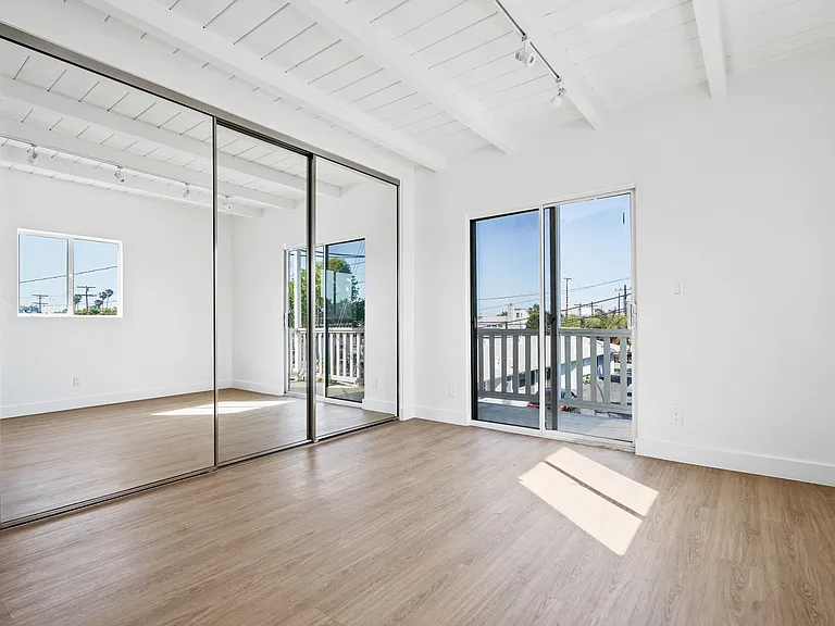 920 Marine St #4 — Photo 7