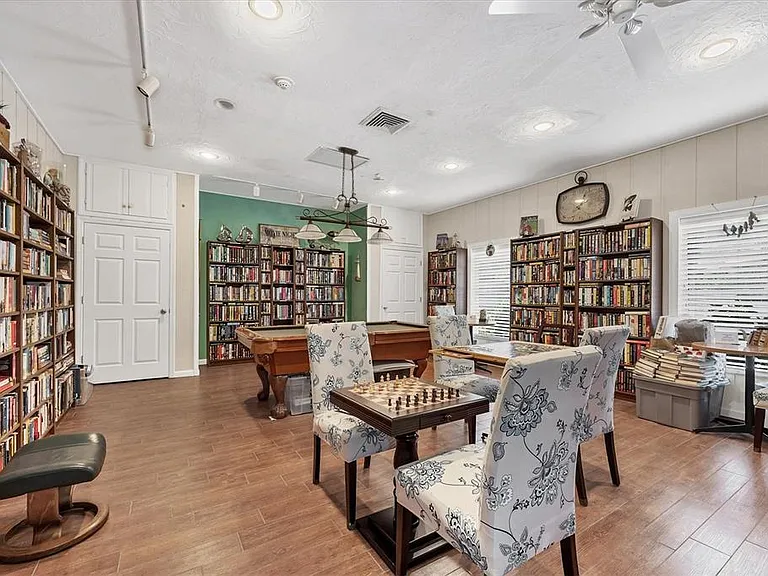 1250 N Portofino Dr #303 — Photo 31