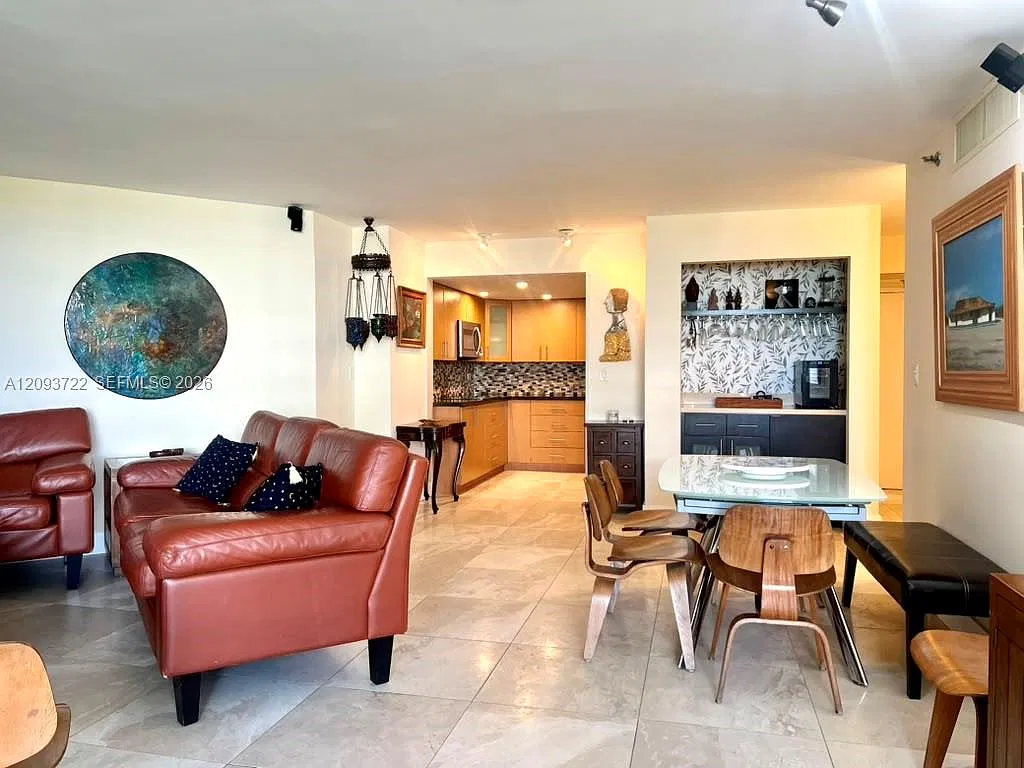 Ocean Lane Plaza Condo — Photo 4