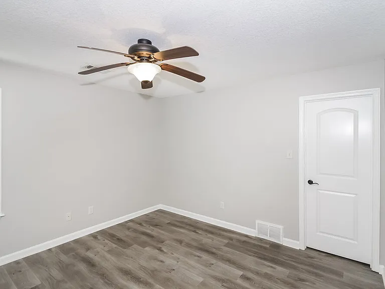 1457 Sawmill Creek Ln — Photo 11